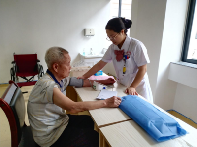 廣西柳州市三江縣組織退休干部進(jìn)行健康體檢