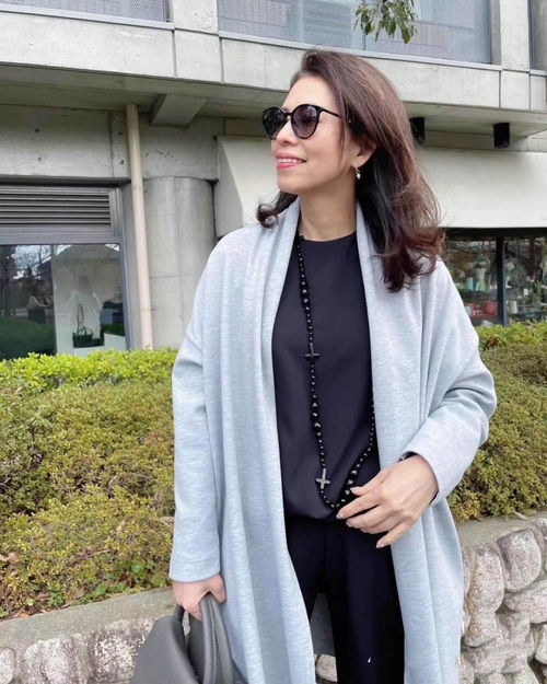 這位60 日本主婦真有品位,穿著簡約服裝,氣質(zhì)卻很優(yōu)雅高級