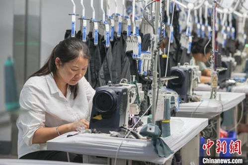 江西南昌 針織服裝企業趕制出口訂單忙